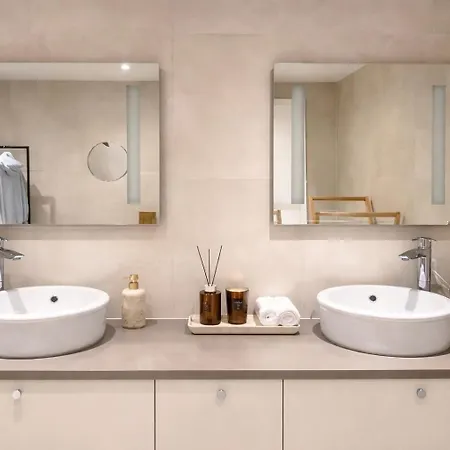 Modern House In 15 Min To 10 Min To Airport 아파트 *